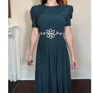 Vintage Jessica Howard Green Embroidered Cottagecore Midi Dress Size 6